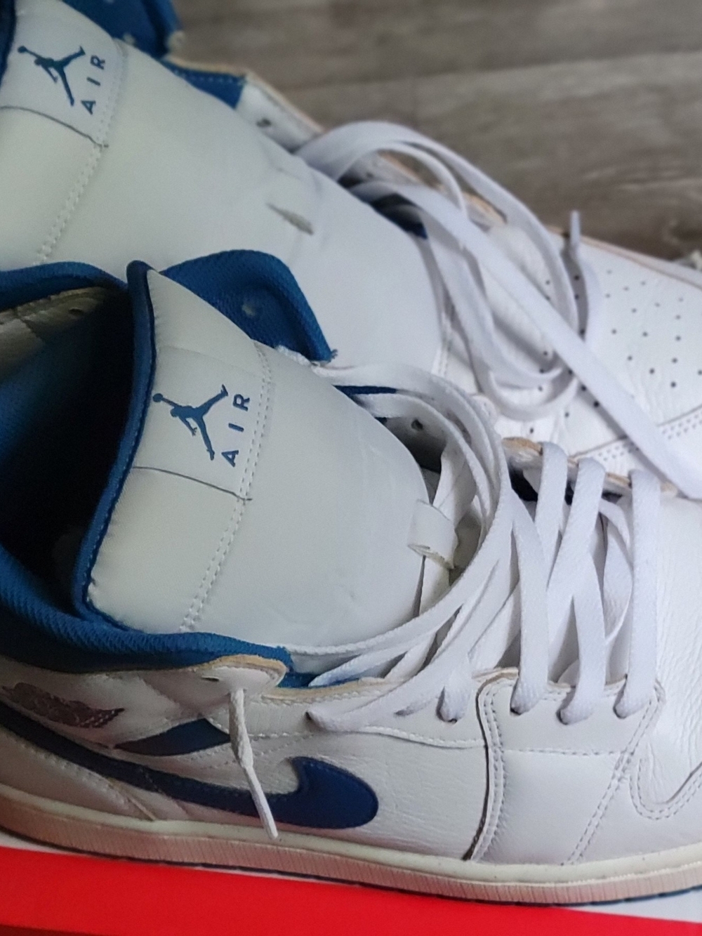 Jordan Men’s White & Blue Mid-Top Sneakers Size 12.5